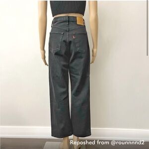 Black Levi’s size 28